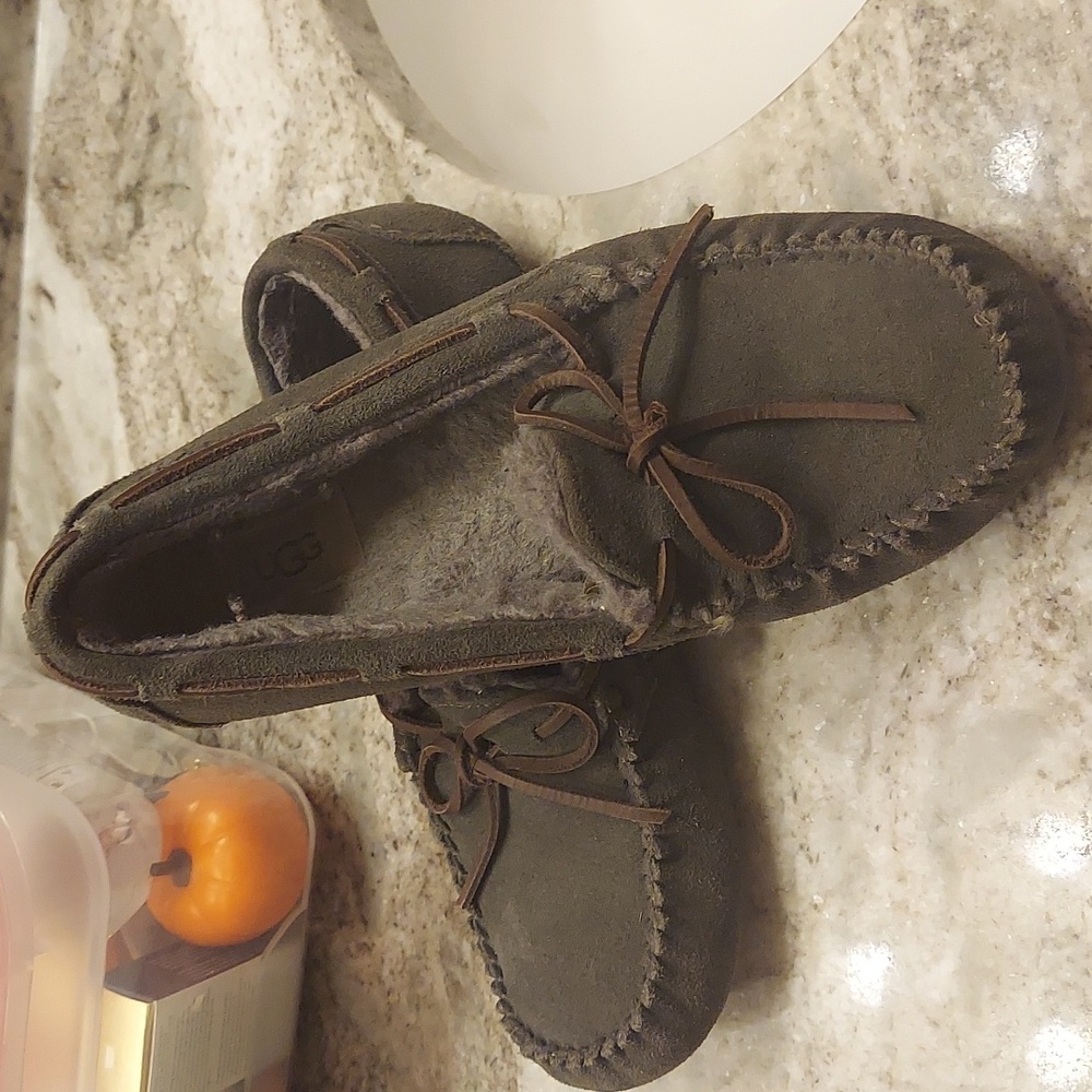 UGG Olive Suede Loafers Men Size 10 Slippers Shoes Moccasins Cabincore - Picture 3 of 3